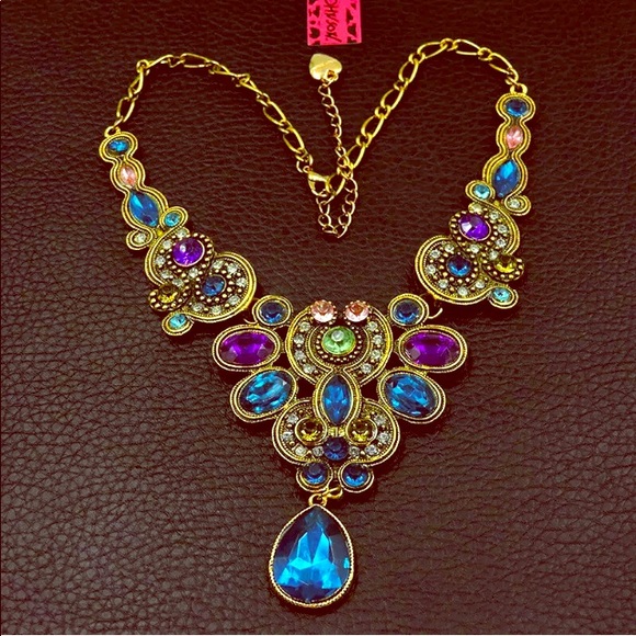 Betsey Johnson Jewelry - NWT❤️💙💛 Betsey Johnson Crystal Choker Necklace